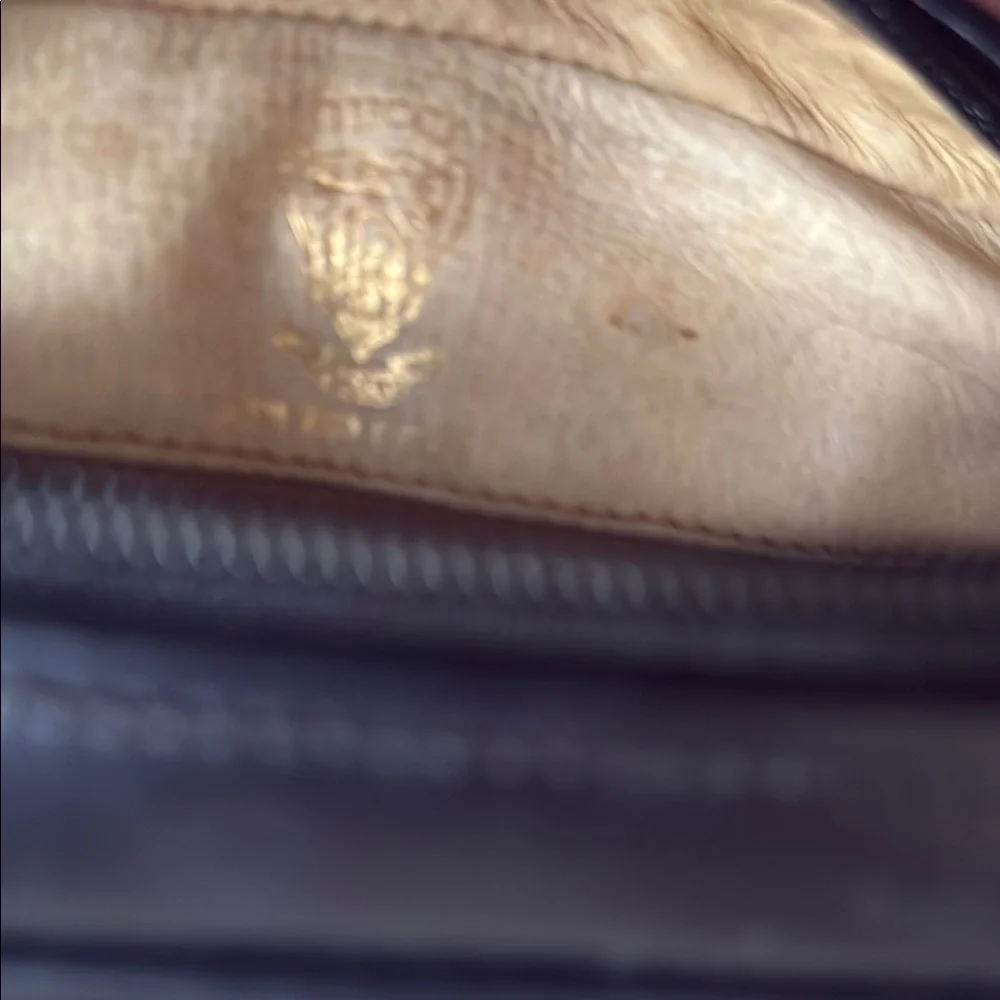 Gucci Black Leather vintage crossbody Bag with Gold-Tone Hardware - Picture 11 of 15